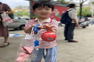 醫(yī)療服務(wù)送健康·義診活動(dòng)進(jìn)社區(qū)