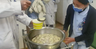 貴州白癜風(fēng)醫(yī)院暖意融融迎冬至、送餃子活動(dòng)